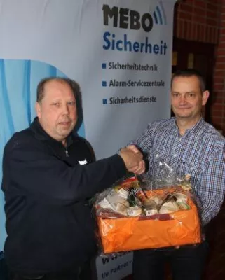 Bild: Gerd Büsch feiert 20-jähriges Dienstjubiläum bei MEBO