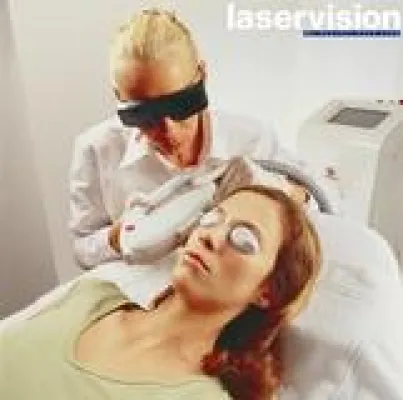 Bild: LASERVISION „CAP2PROTECT“ – selbsthaftende Augenkappen bei zahnmedizinischen Laserbehandlungen