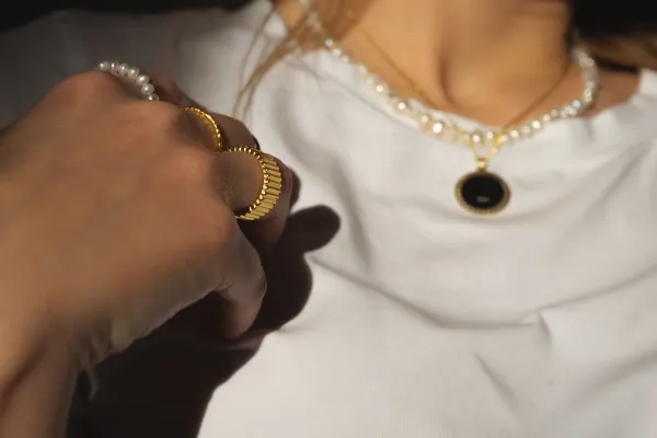 Bild: fainz® wird plain – junge Schmuckbrand launcht neue Kollektion