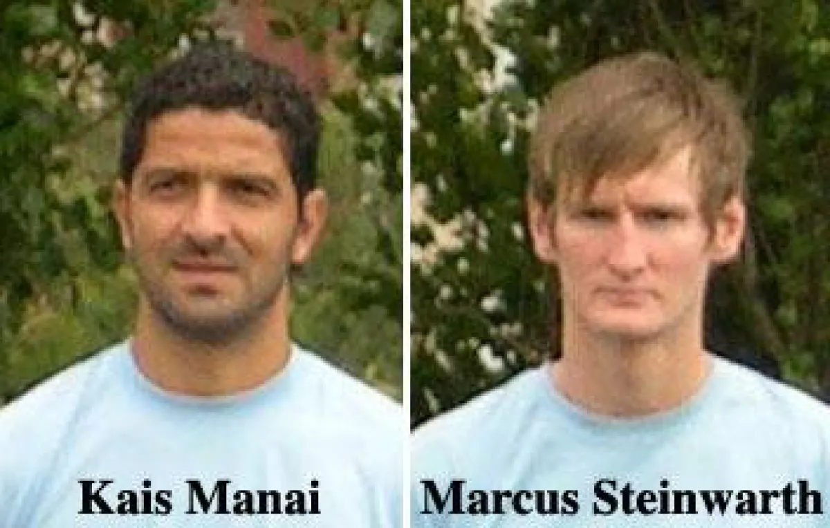 Von nun an im blauen Trikot von Türkiyemspor:Kais Manai und Marcus Steinwarth