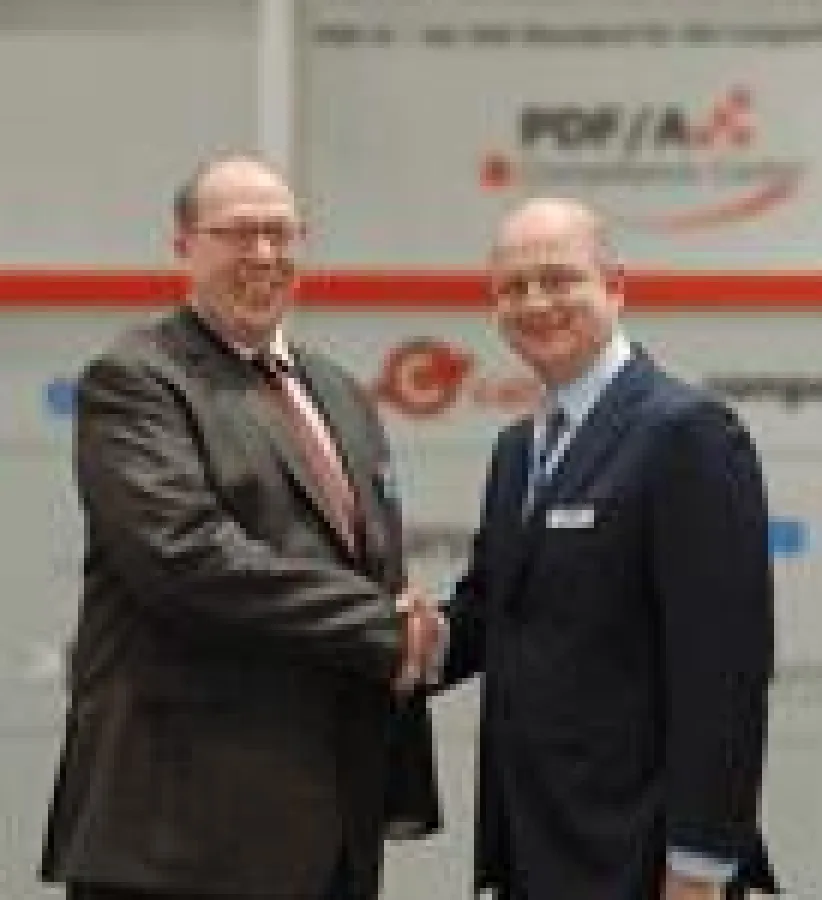 v.l.n.r.: Dr. Hans Bärfuss, stellv. Vorstandsvorsitzender des PDF/A Competence Centers, und Drs. Hanns Köhler-Krüner, Director Global Education Services EMEA