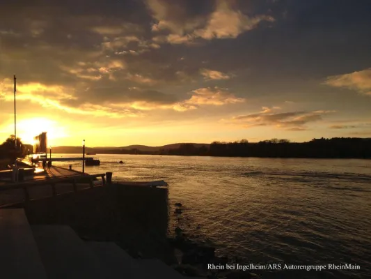 In vino poetas - Schwimmende Weinprobe Bild: In vino poetas - Schwimmende Weinprobe