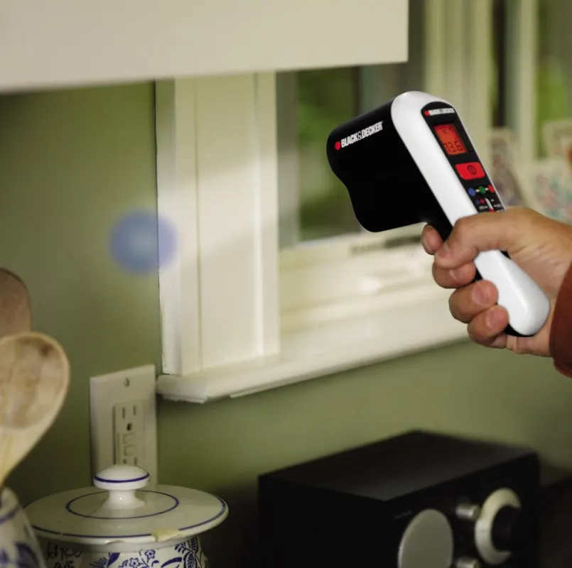 Kälte- und Wärmebrücken findet der Energiespar-Detektor TLD100 von Black & Decker in weniger als einer Sekunde.