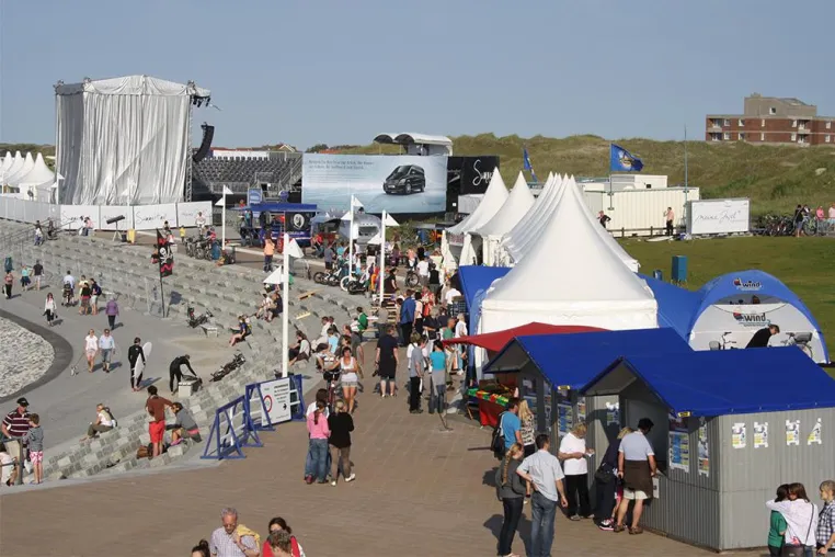 Bild: Surfing Norderney: allbuyone stattet die Windsurfregatta Round Norderney aus