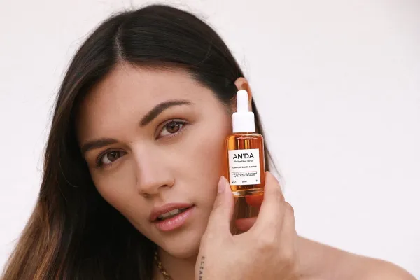 Die Ex-GNTM-Kandidatin und Top-Influencerin, Anna Maria Damm lanciert ihre grüne Kosmetikmarke Bild: Die Ex-GNTM-Kandidatin und Top-Influencerin, Anna Maria Damm lanciert ihre grüne Kosmetikmarke