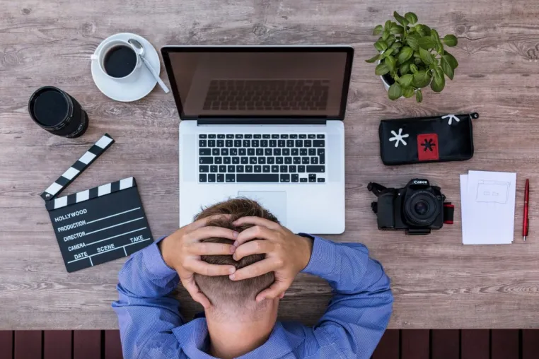 Wie Sie das Impostor Syndrom überwinden und Ihre Lebensfreude zurückgewinnen können Bild: Wie Sie das Impostor Syndrom überwinden und Ihre Lebensfreude zurückgewinnen können