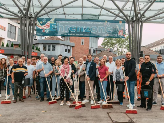 Porschestraße wird zur Ehrenzone Bild: Porschestraße wird zur Ehrenzone