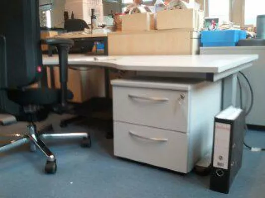 Bild: Ergonomische Büroausstattung für Menschen mit Handicaps wie Kleinwuchs
