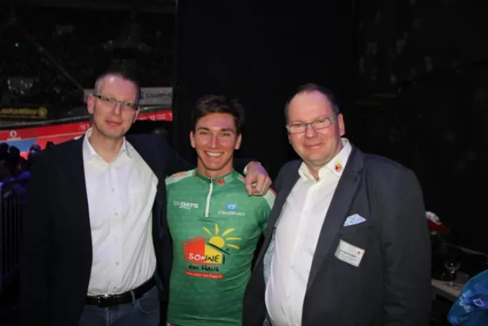 Systemgeber sponsert Team der Bremer 'Sixdays“ Bild: Systemgeber sponsert Team der Bremer 'Sixdays“