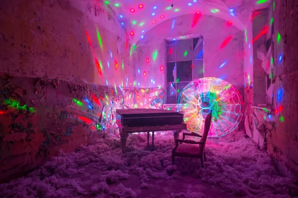 Bild: Farbgewaltige Fotos rund ums Malen mit Licht