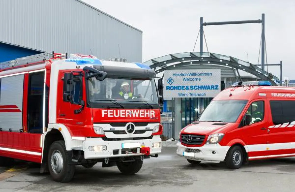 Am Werksgelände oder direkt vor Ort beim Kunden erfolgt die Einrüstung.