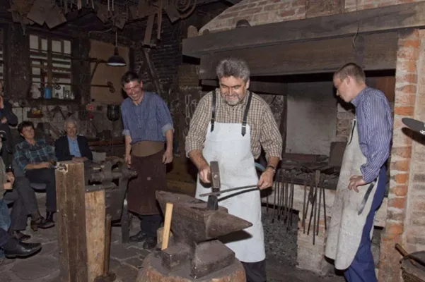 Bild: Angewandte Wissenschaft und traditionelles Handwerk greifen nach den Sternen