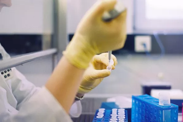 Bild: Selektionsdruck in der Kombinationstherapie : Studie zur Resistenzbildung von Antibiotika