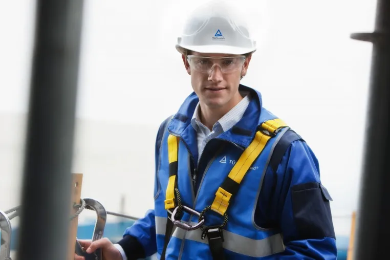 Bild: TÜV Rheinland erstellt Gefährdungsbeurteilung: Arbeitsmedizinische Dienste ermitteln geeignete Schutzmaßnahmen