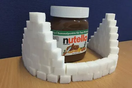 Ferrero kann’s nicht lassen 3780 Stück Würfelzucker für einen Bluetooth-Kopfhörer Bild: Ferrero kann’s nicht lassen 3780 Stück Würfelzucker für einen Bluetooth-Kopfhörer