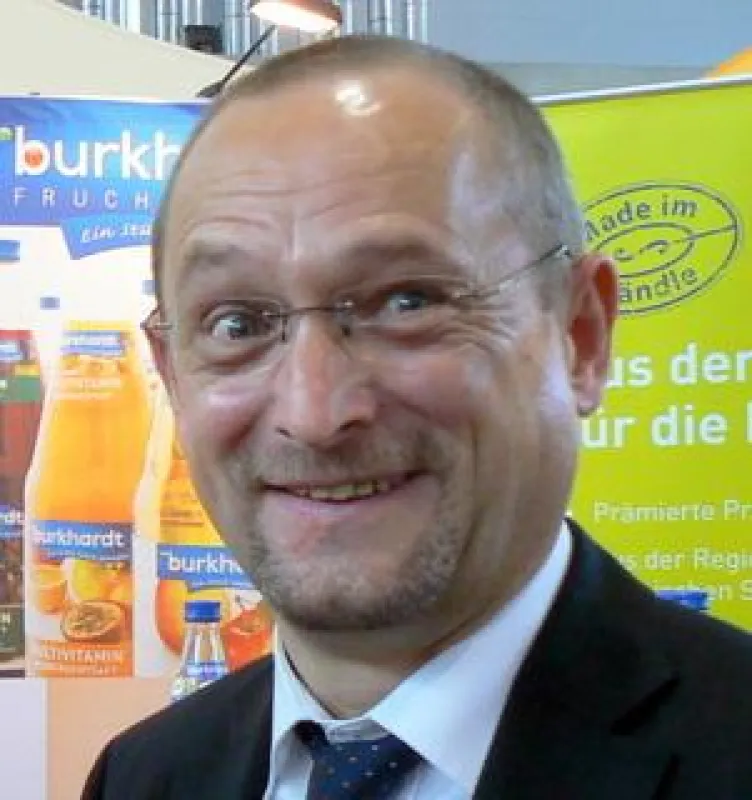 Geschäftsführer Dieter Burkhardt  ist stolz auf die erneuten Auszeichnungen für die Getränke seines Unternehmens.