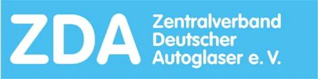 Bild: Sprühen statt Kratzen - Wenn das Eis auf der Scheibe klebt, rät der ZDA zu mehr Chemie und weniger Physik