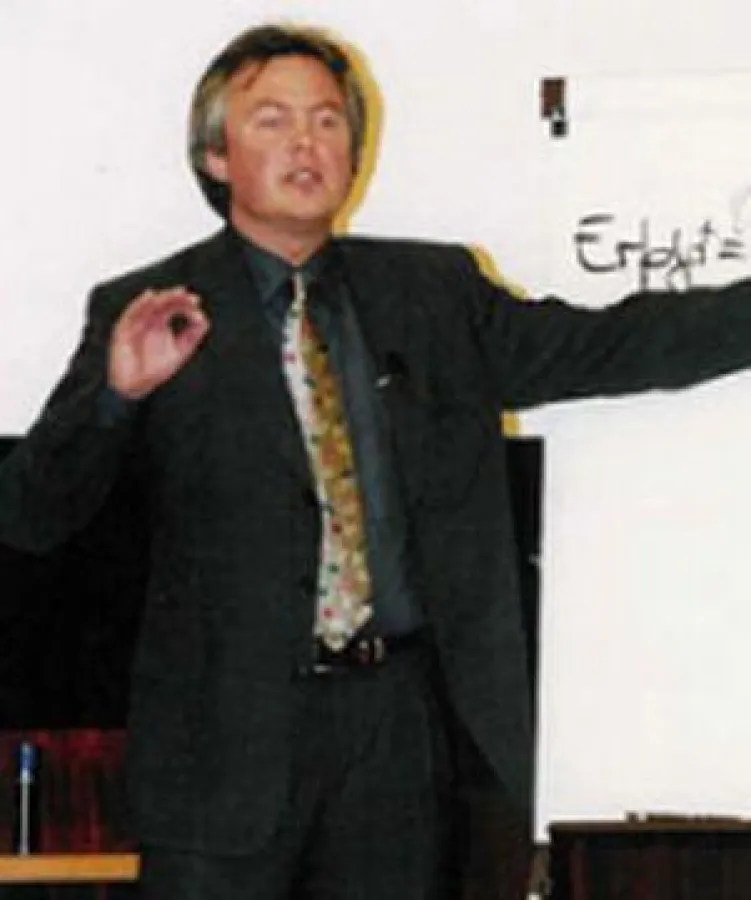 Der Initiator und Vorstand von Networker for Humanity e.V, Dirk Jakob,. lädt zur Jubiläumsfeier ein