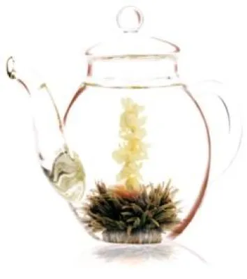 Bild: Weihnachtsgeschenk Erblüh-Tee: Exotische Blüten entfalten sich beim Aufguss direkt in der Teekanne