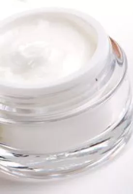 Bild: Kosmetik vorteilhaft kommuniziert - Wortkopf, freier Kreativtexter, konzipiert Mailing für die Beautybranche