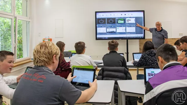 Wie nutzen die Lietz-Internate in Hessen und Thüringen digitale Lernformen während der Corona Krisenzeit? Bild: Wie nutzen die Lietz-Internate in Hessen und Thüringen digitale Lernformen während der Corona Krisenzeit?