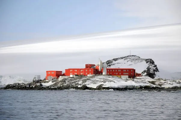 Bild: Zweiwellen-Zerkleinerer reduziert Müllvolumen der Forschungsstation GARS O‘Higgins (Antarktis) um 80%