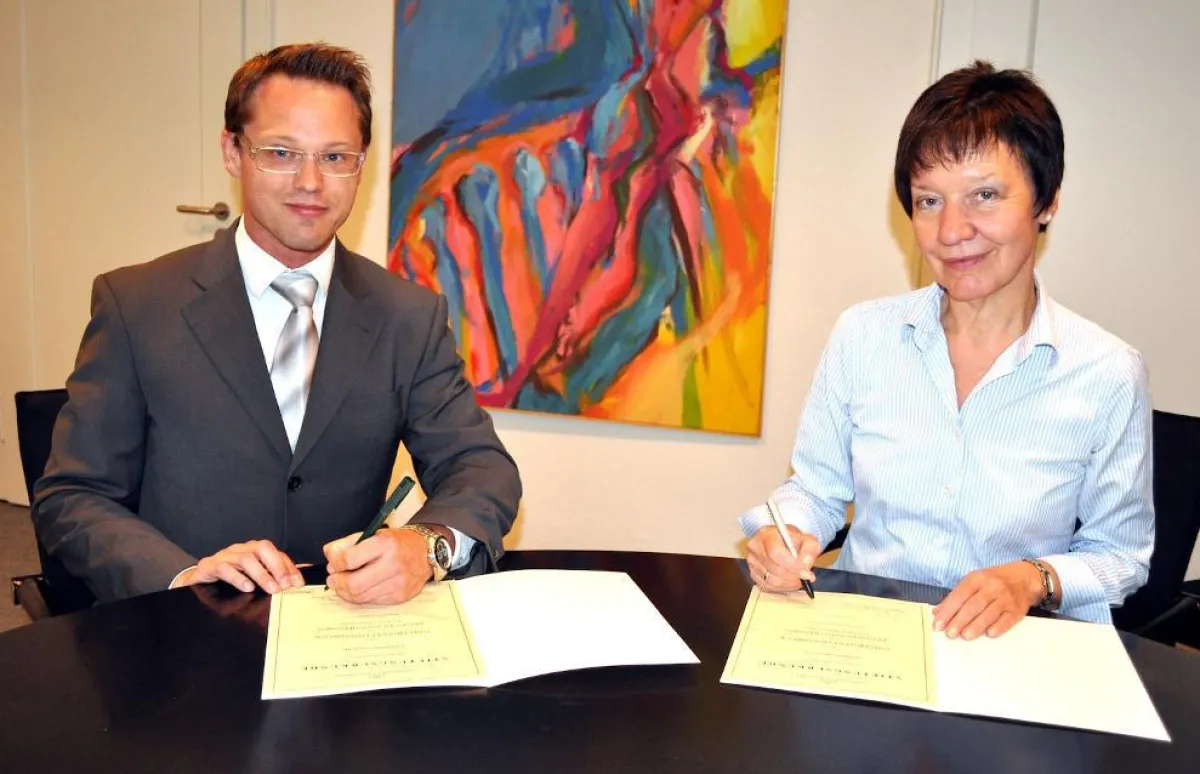 Marco Barenkamp (LMIS AG) und Martina Blasberg-Kuhnke - Deutschland Stipendium