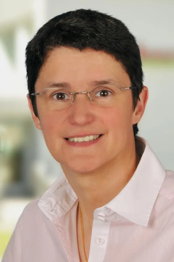 Prof. Dr. Kirsten Schmieder ist neue Direktorin der Neurochirurgie