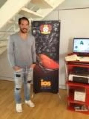 Bild: Neuer Vertrag bei Bayer 04 Leverkusen. IOS-Technik ist und bleibt Sponsoring-Partner.