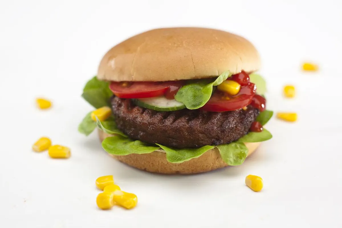 Sieht aus wie Fleisch, schmeckt wie Fleisch, ist aber pflanzlich: Fleischersatzprodukte sind trendy.