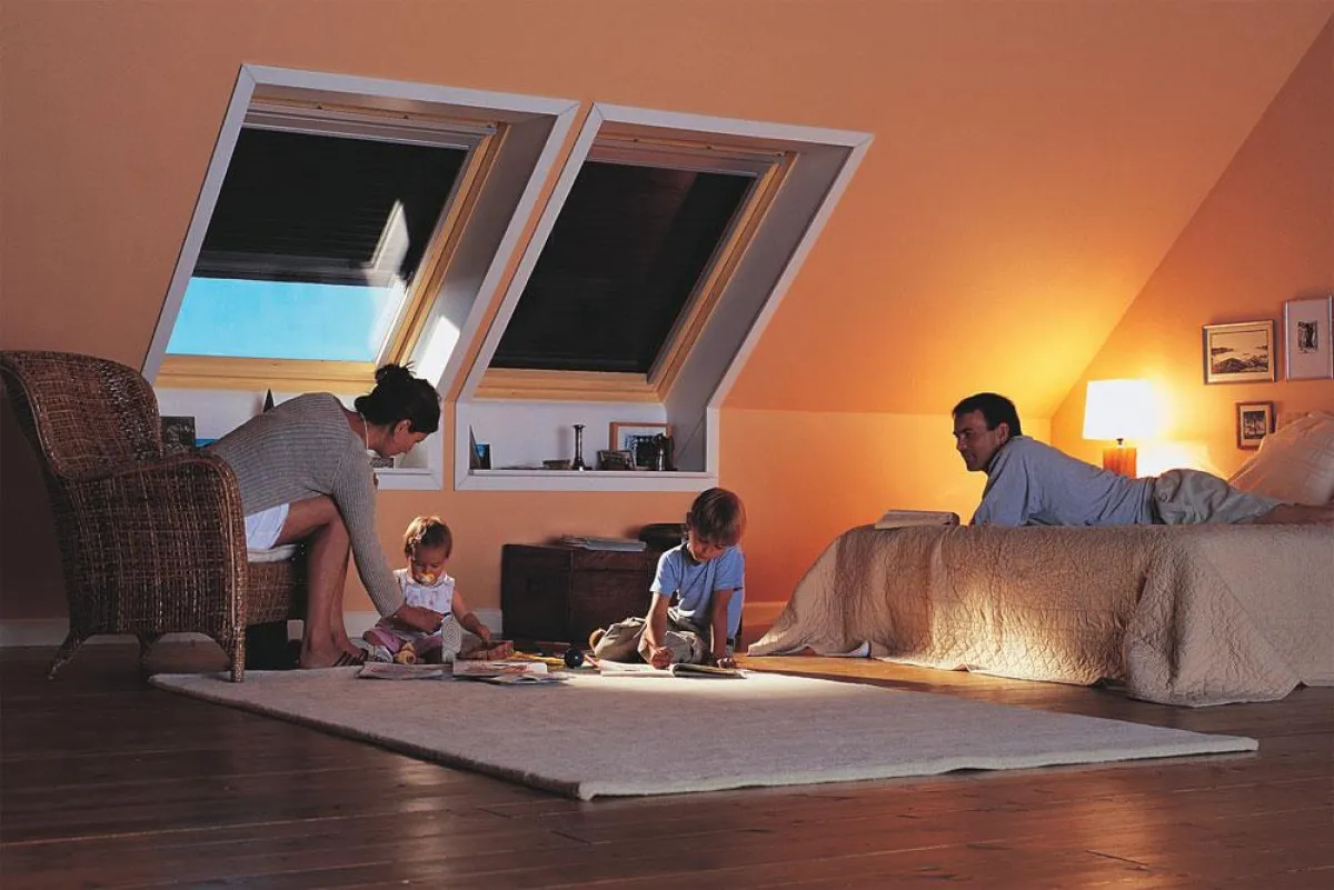 Jalousien und gut abgedichtete Fenster verringern den Wärmeverlust im Winter. Foto: Velux / Immowelt.de