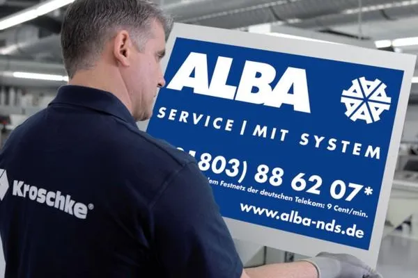 Werbeschilder und Werbeaufkleber aus einer Hand Bild: Werbeschilder und Werbeaufkleber aus einer Hand