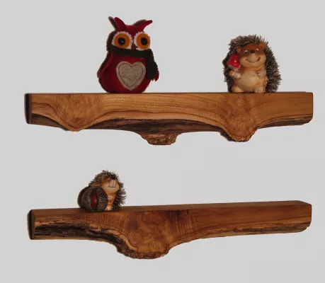 Bild: Baum des Jahres 2020. Hochwertige Möbel aus dem Holz der Robinie von UnikumHolz