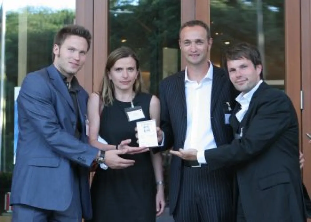 Oliver Schieck, Renata Slisuric (beide Coca-Cola), Sebrus Schumacher (promio.net ) und Robin Karakash (Coca-Cola) freuen sich über ihren Award.