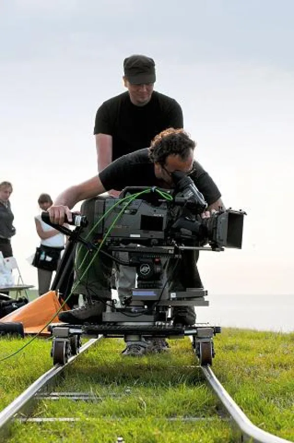 Auf großer Fahrt - BEST COMPANY VIDEO mit Schienen auf dem Deich