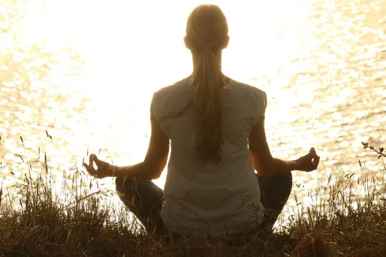 Klassischer Yoga-Urlaub oder ausgefallener Lama-Lehrgang: Sich gesund reisen - die Expertentipps der ERV Bild: Klassischer Yoga-Urlaub oder ausgefallener Lama-Lehrgang: Sich gesund reisen - die Expertentipps der ERV