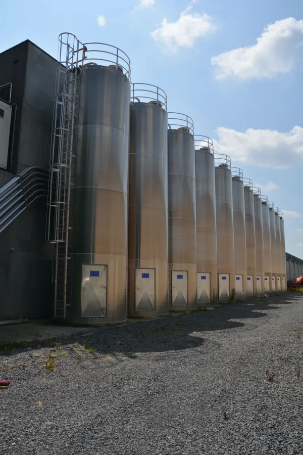 Die neuen Silos von Gamma-Wopla am Produktionsstandort in Mouscron, Belgien (© Gamma-Wopla SA)