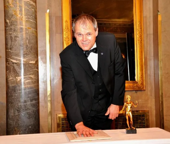 Bild: Dr. Walser Dental: Goldjupiter „Walk of Fame“ für Geschäftsführer