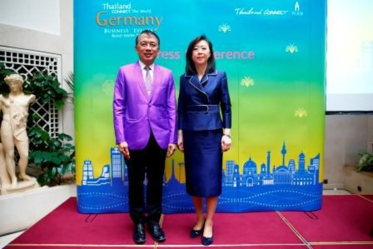 _Herr Nopparat Maythaveekulchai Präsident des TCEB; Frau Nongnuth Phetcharatana, Sonderbotschafterin