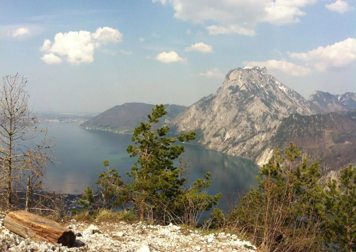 Der Traunsee - Traumhafte Kulissen beim Bergmarathon. Credits: SPORT 2000