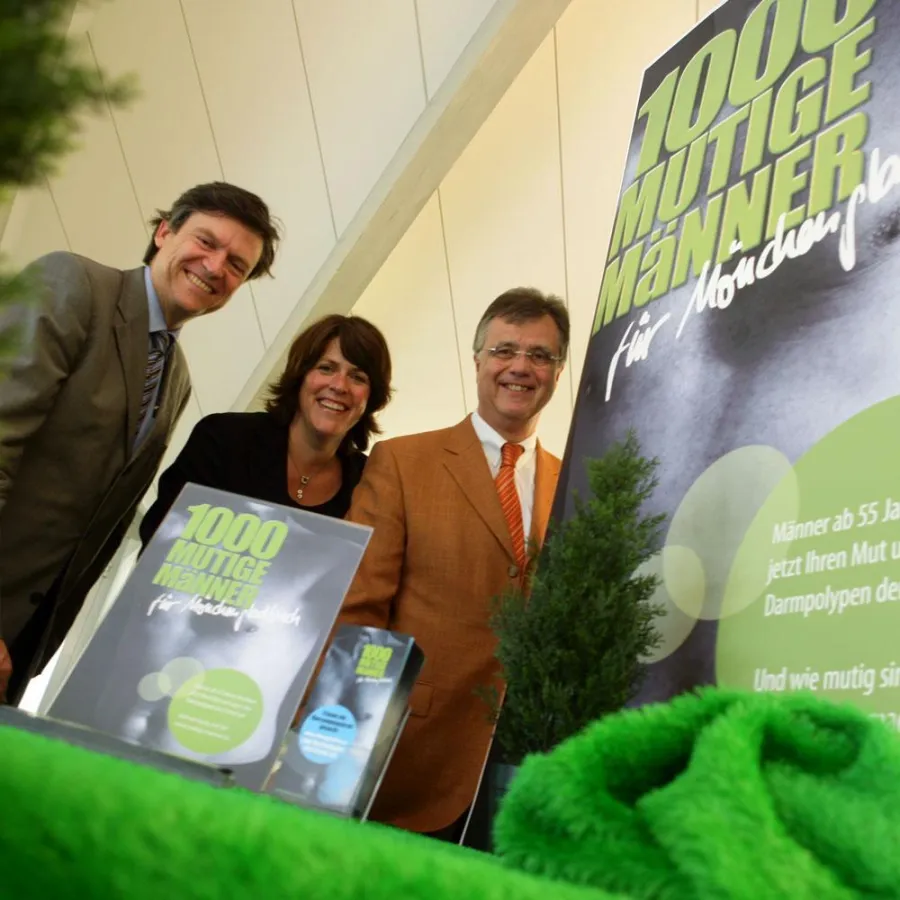 Bild v.L.: Dr. Ullrich Graeven (Urologe am Maria Hilf), Gisela Salz (Regionalchefin der Barmer GEK) und Lothar Erbers (Vorstandsvorsitzender der Volksbank Mönchengladbach)