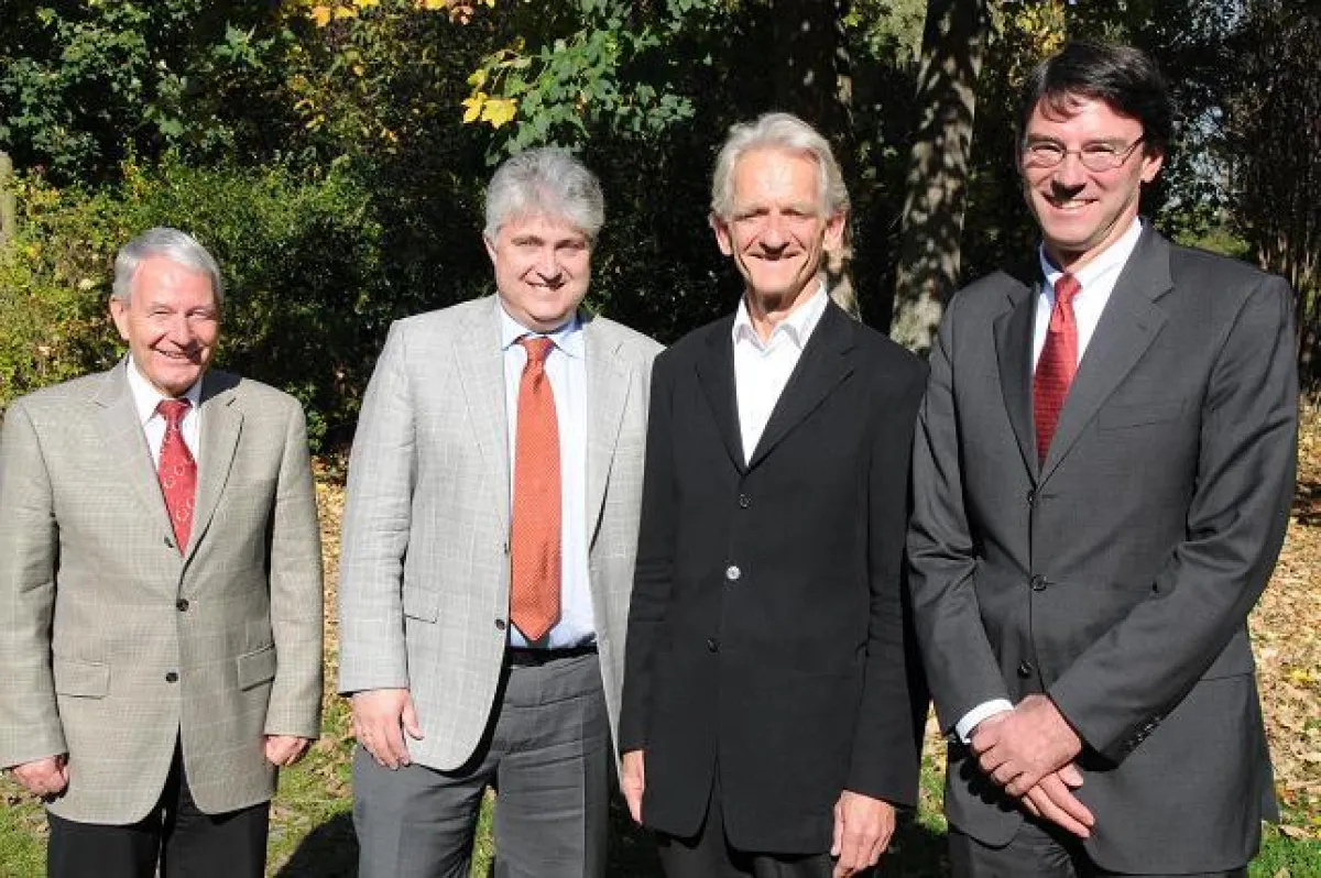 Herr Bernhard Grotz (Geschäftsführender Kaufmännischer Direktor), Herr Prof. Dr. Franz-Josef Neumann (Geschäftsführender Ärztlicher Direktor), Herr Dr. Elmar Eschenbruch (Chefarzt ) und sein Nachfolge