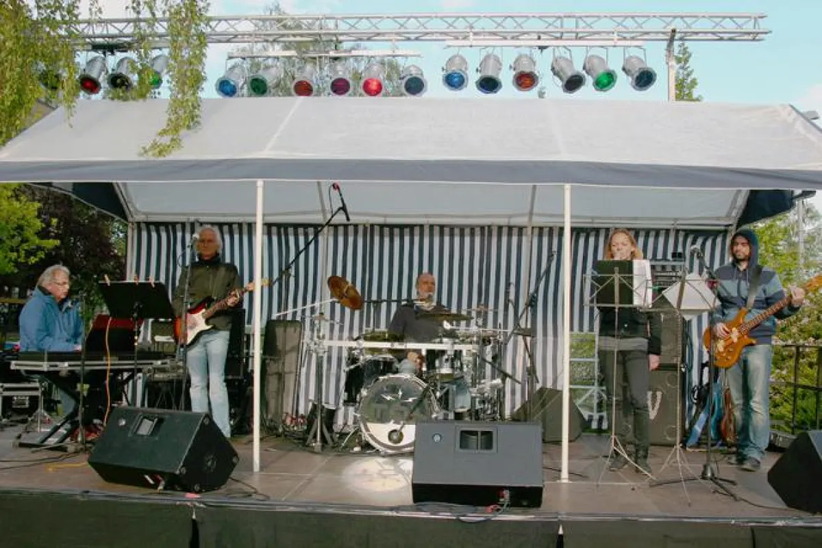 Die Lehrerband spielte rockige Lieder