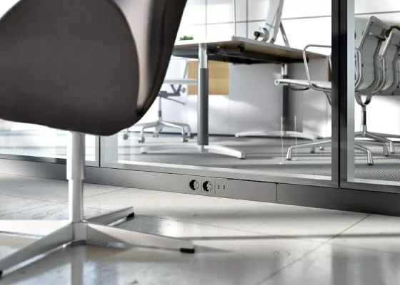 Bild: PLUG & PLAY - Glastrennwand mit Mediensockel