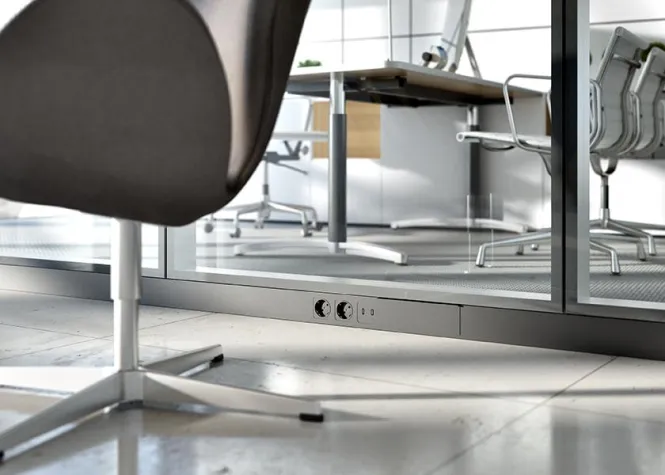 Bild: PLUG & PLAY - Glastrennwand mit Mediensockel