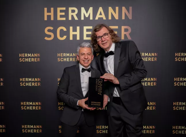 Bild: Lichtarchitekt Fatih Yetgin gewinnt Excellence Award beim Internationalen Speaker Slam in Wiesbaden