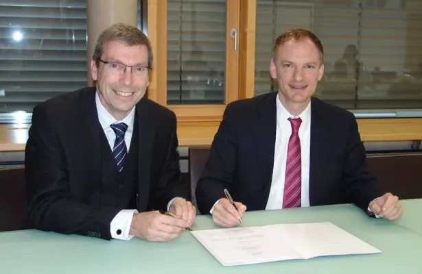 Bild: Stiftungsprofessur "Energieeffizienz und Erneuerbare Energien": Mainova AG und FH Frankfurt kooperieren