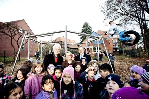 Bild: Neue Kontaktschaukel für Grundschule in Hannover