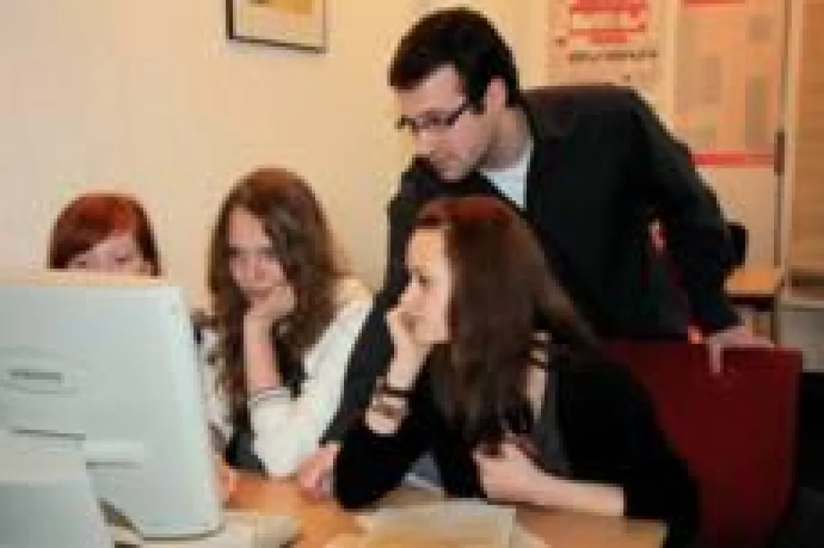 v.l.n.r. Die Mädchen bei der Gruppenarbeit auf dem Girls´Day