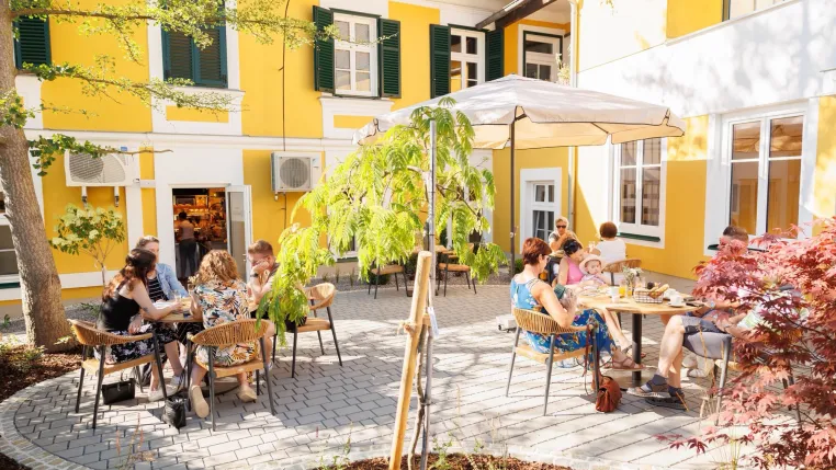 Bild: Frühstück im Café: Warum die Bäckerei Gaulhofer ein Treffpunkt in Weiz ist